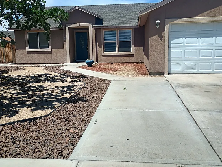 3/2 with large master that has 2 walk in closets. Long RV parking and big back yard.