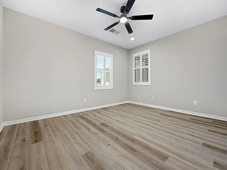 11009 Strathaven St — Photo 32