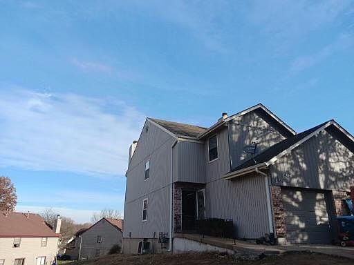 Large 3 Bedroom 1 and half bathrooms unit w/ basement. Large 1 Car garage! Quiet Neighborhood!