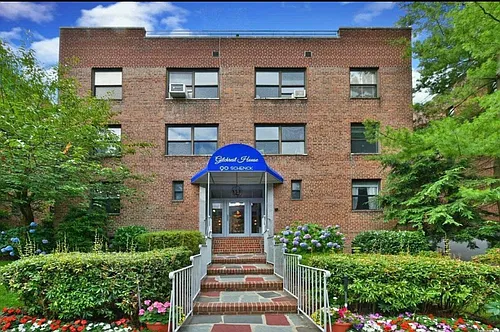 90 Schenck Ave Photo 1