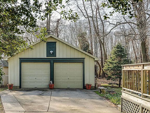3rd image of 512 Sherwood Ave