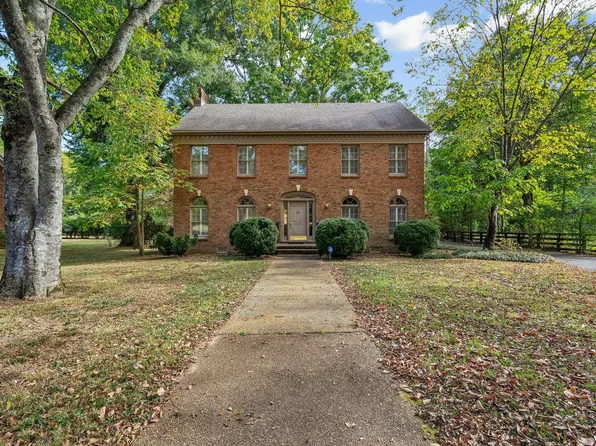 1107 Graymere Manor Rd, Columbia, TN 38401