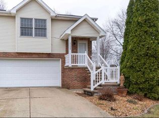 7124 N Rockvale Dr, Peoria, IL
