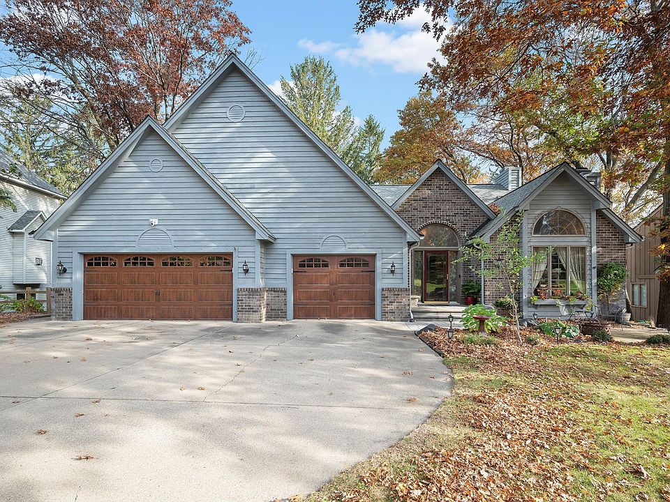 1st image of 4634 Parkcliff Dr