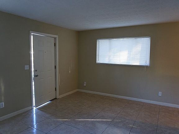 2nd image of 2318 W Burpee Dr