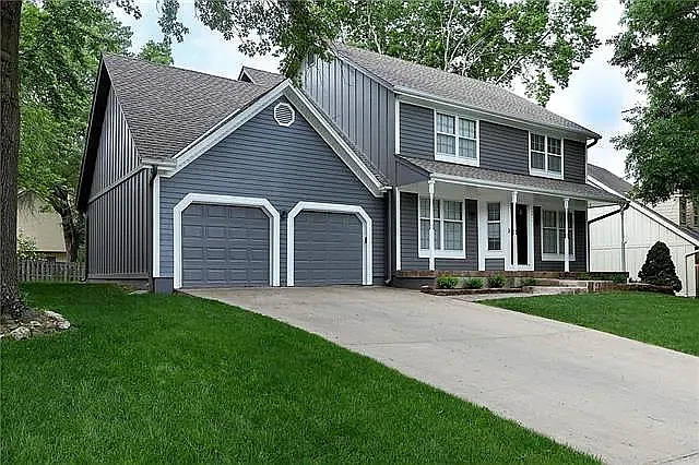 4 bed, 2.5 bath, 2495 sqft, $2,799 — Photo 2