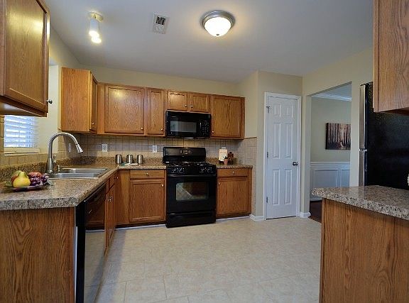 4th image of 1426 Deer Forest Dr