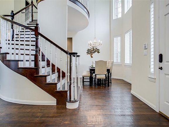 2nd image of 9919 Spirehaven Ln