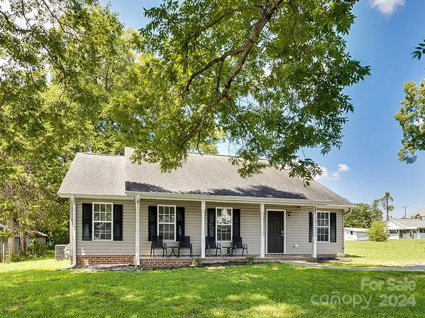 116 S Asheboro St, Liberty, NC 27298