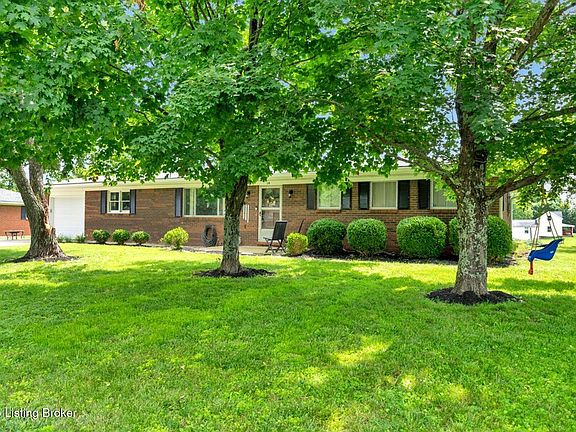 3rd image of 16 Woodson Ct