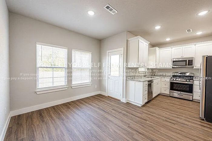 3 bed, 2.5 bath, 1502 sqft, $1,700 — Photo 3