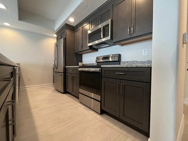1805 Riverside Dr — Photo 18