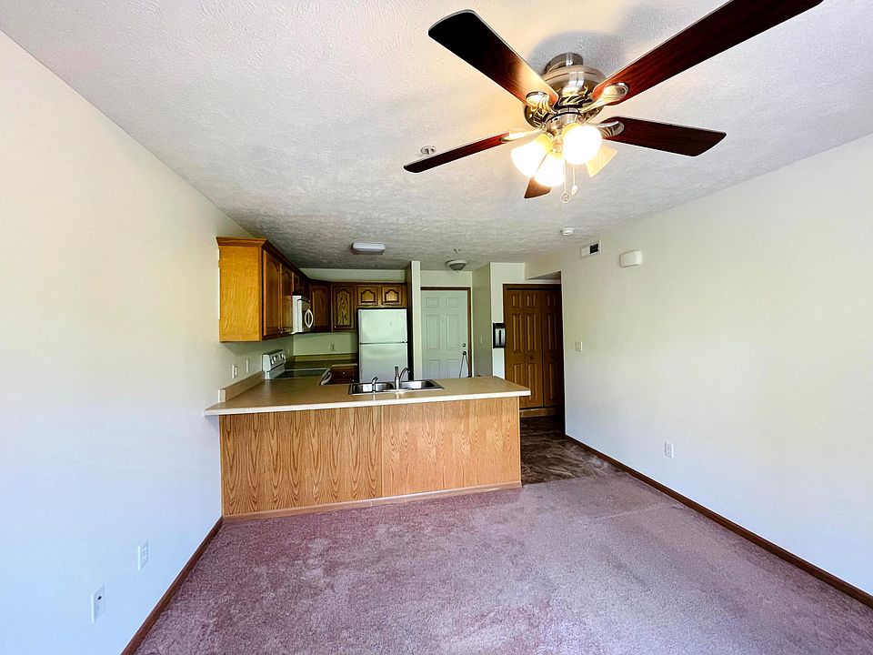 1st image of 222 Creekside Dr
