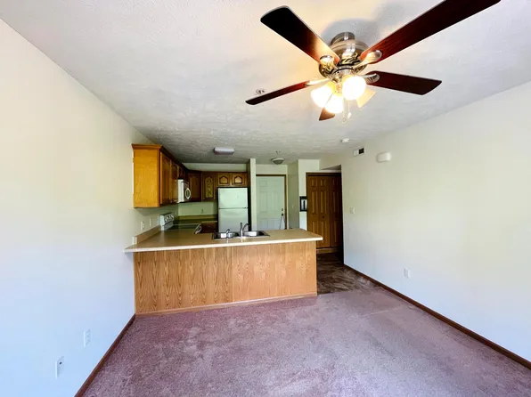222 Creekside Dr, Morgantown, WV 26508