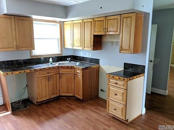4th image of 106 Pine St