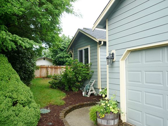 2nd image of 1310 Creekwood Ct SE