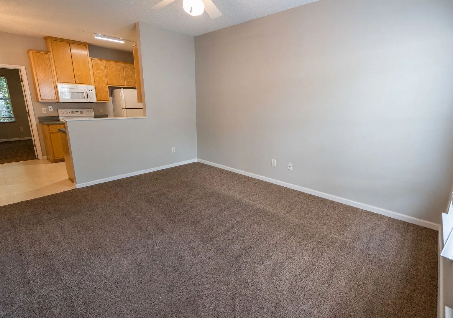 3/3 Townhome on NW Side — Photo 3