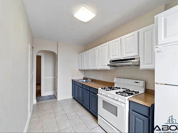 2nd image of 115 Moffat St #1C