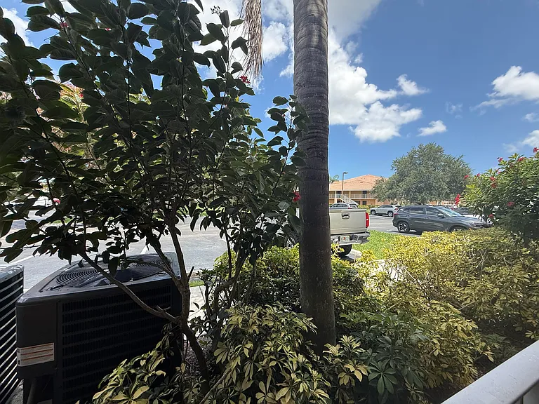 231 SW Palm Dr #107 — Photo 22
