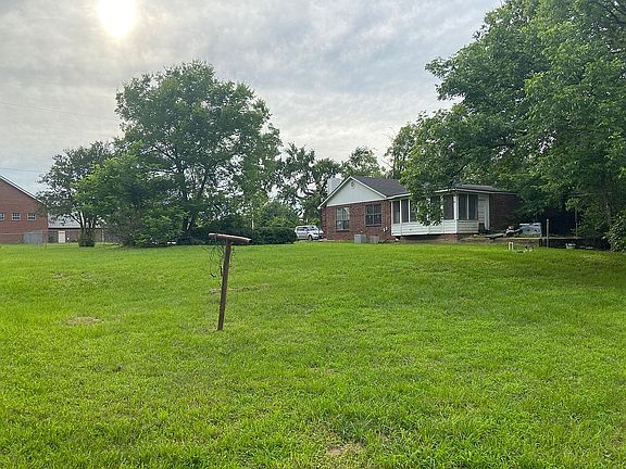3rd image of 2121 Tyler Ave