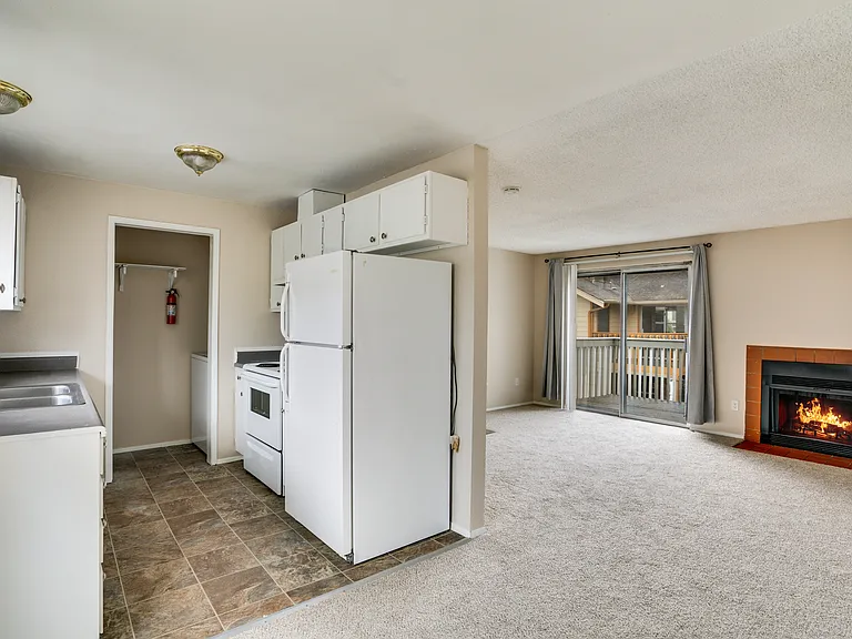 2410 S I St #4 — Photo 19