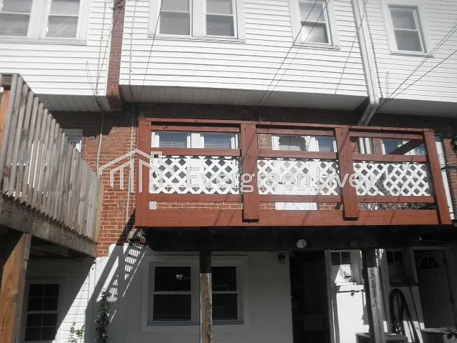 3 bed, 1.0 bath, 992 sqft, $1,745 — Photo 4