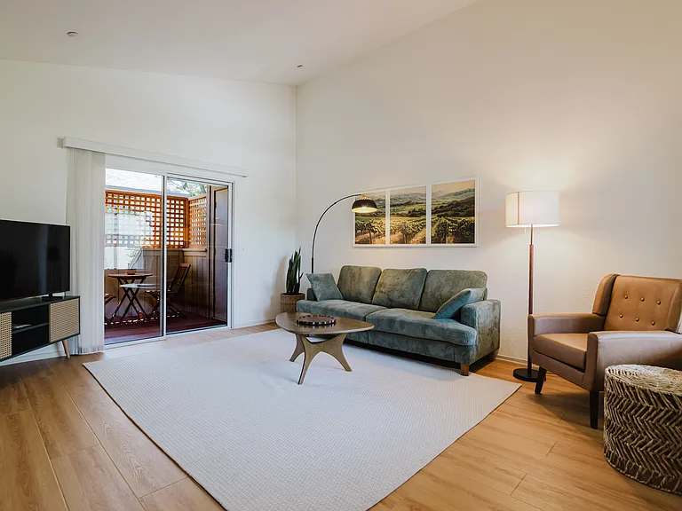 Parkwood Court Apartments — Photo 13