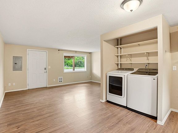 5th image of 104-108 N Colville Rd
