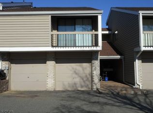 26 Hillside Ct #908, Clinton, NJ 08809