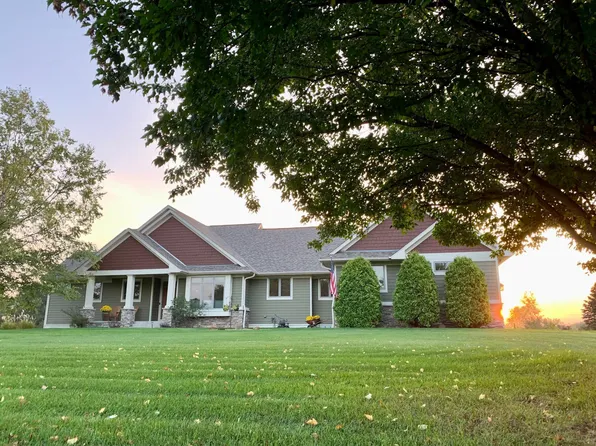 8840 Aviary Path, Inver Grove Heights, MN 55077