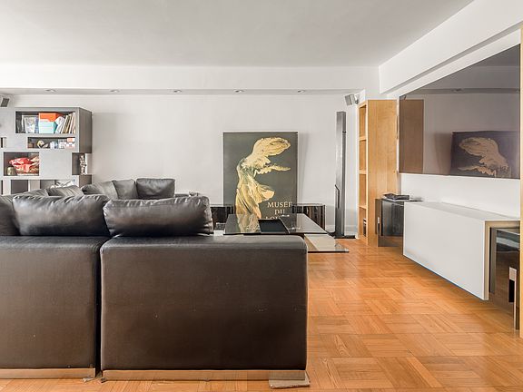 4th image of 100 W 57th St #12R
