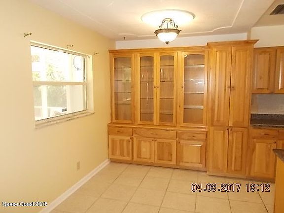 4th image of 705 Birchwood Ln
