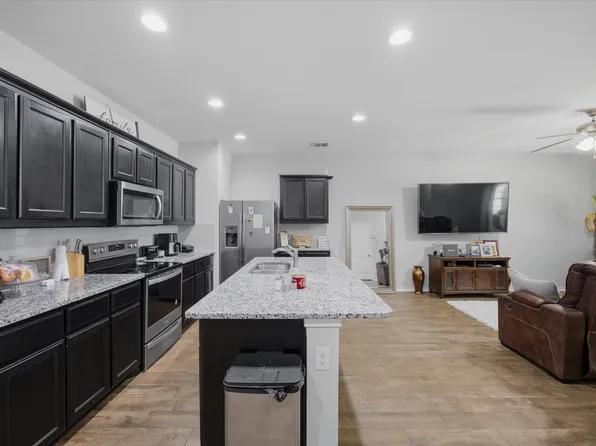 420 Milverton Dr, Crowley, TX 76036