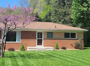 2780 Loon Lake Rd, Wixom, MI 48393