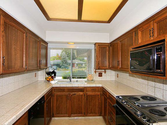 4th image of 602 Juanita Way