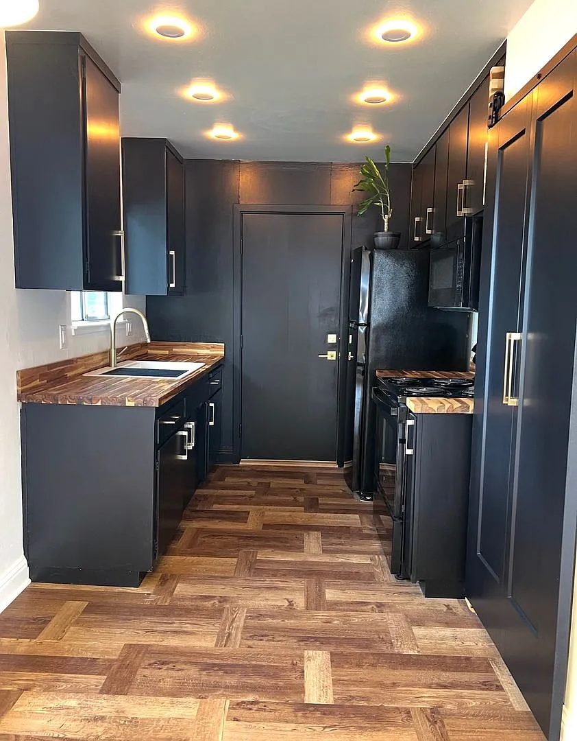2 bed, 850 sqft, $2,350 — Photo 2