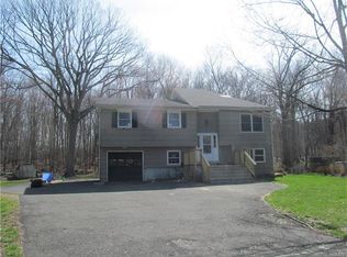 11 Moorea Ct, Garnerville, NY 10923