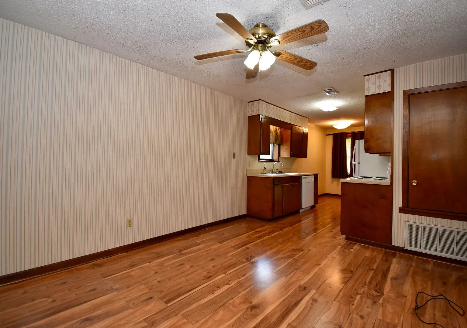 2 Bed 1 Bath Apartment — Photo 3