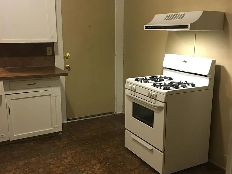 208 Muller St — Photo 2