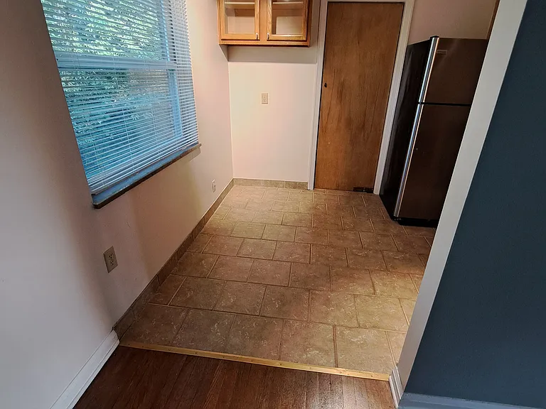 2827B Charing Rd — Photo 2