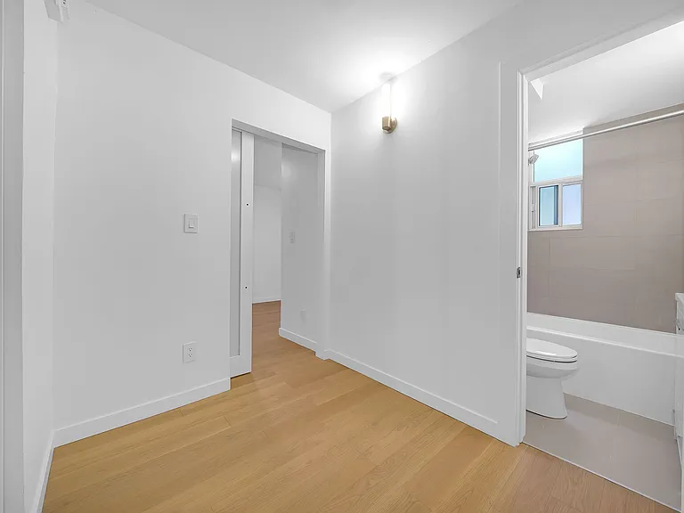 26 Balmoral Ave — Photo 43