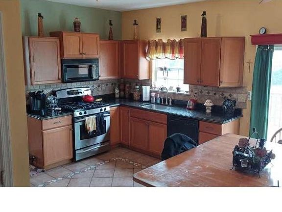 2nd image of 60 N Danbury Cir