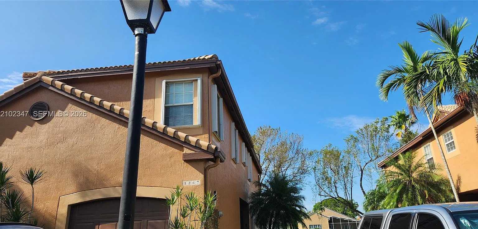 Sectors 3 & 4 Boundary Pl — Photo 1