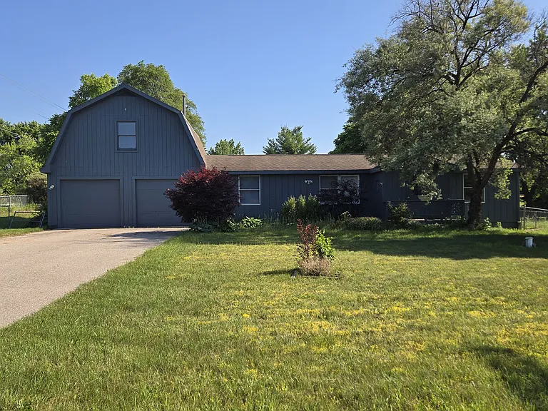 5015 Highland Dr — Photo 1