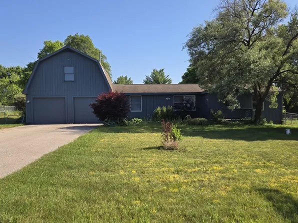 5015 Highland Dr, Traverse City, MI 49685