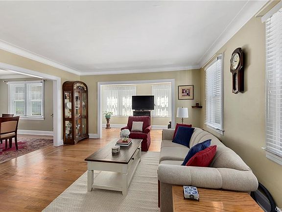 5th image of 75 Borcher Ave