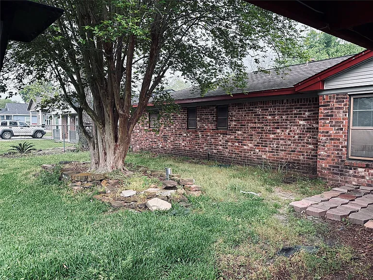 415 Zinn Dr — Photo 10