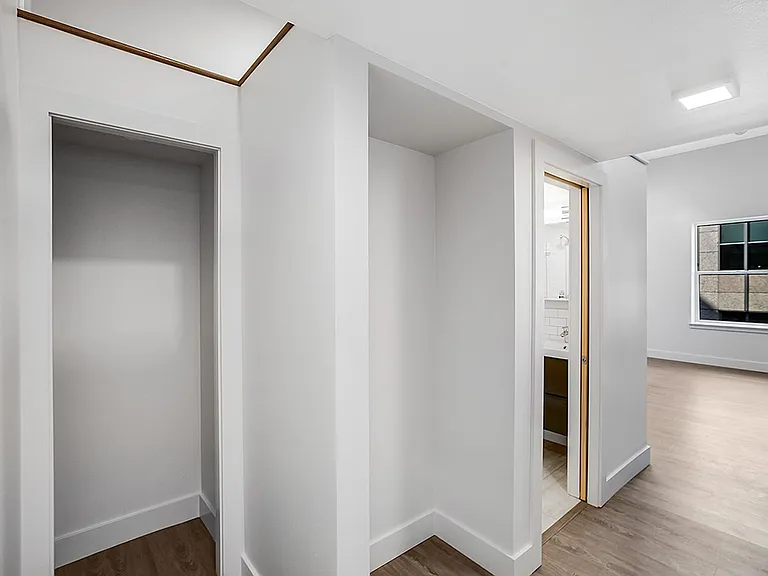 423 Terry Apartment — Photo 64