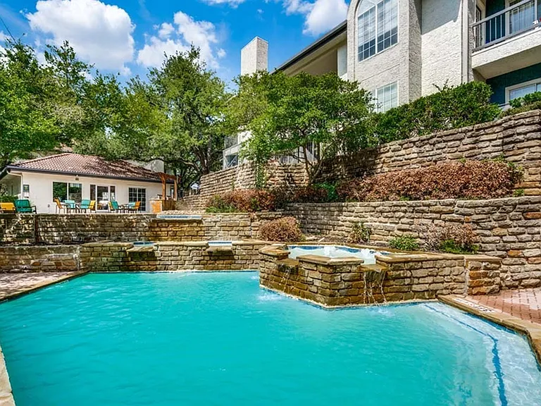 Estates at Las Colinas
