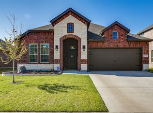 11000 Glover Ln, Aubrey, TX 76227